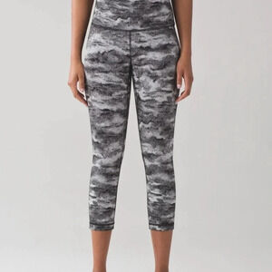 Lululemon | Hazy Days Wunder Under 21” crop leggings black & womens white size 6